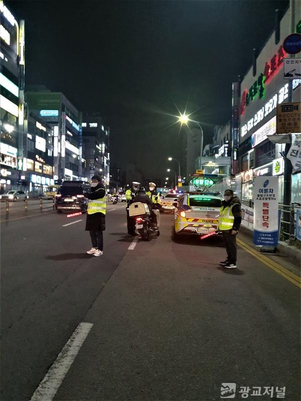211203_수지구, 용인서부경찰서와 합동으로 배달 이륜차 단속_사진.jpg